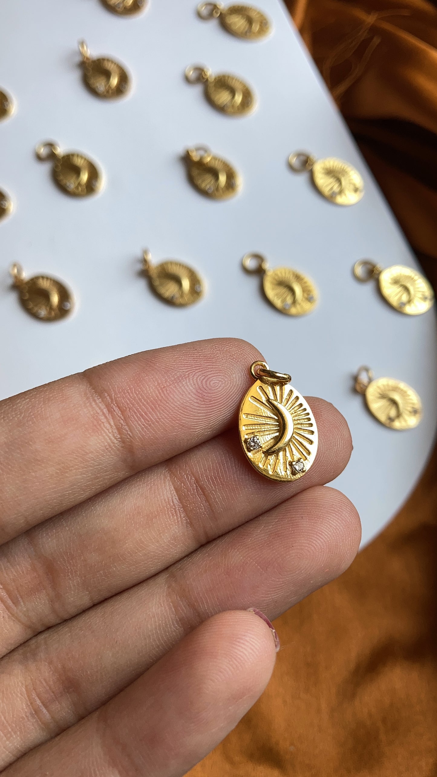 Luna Box Chain