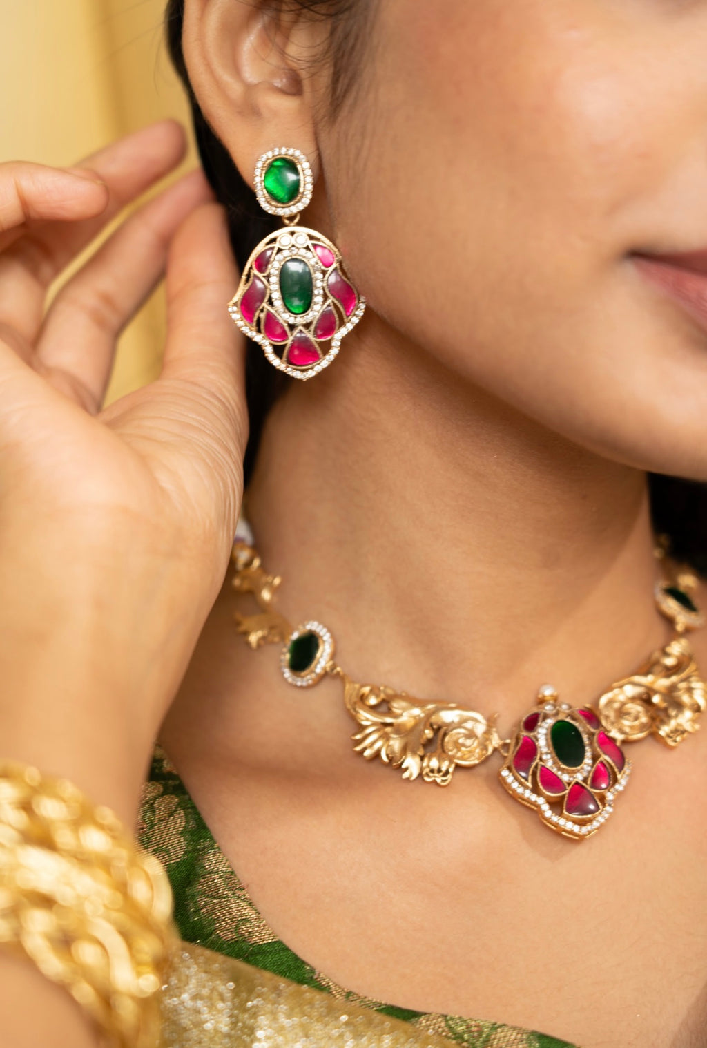Urvii Danglers