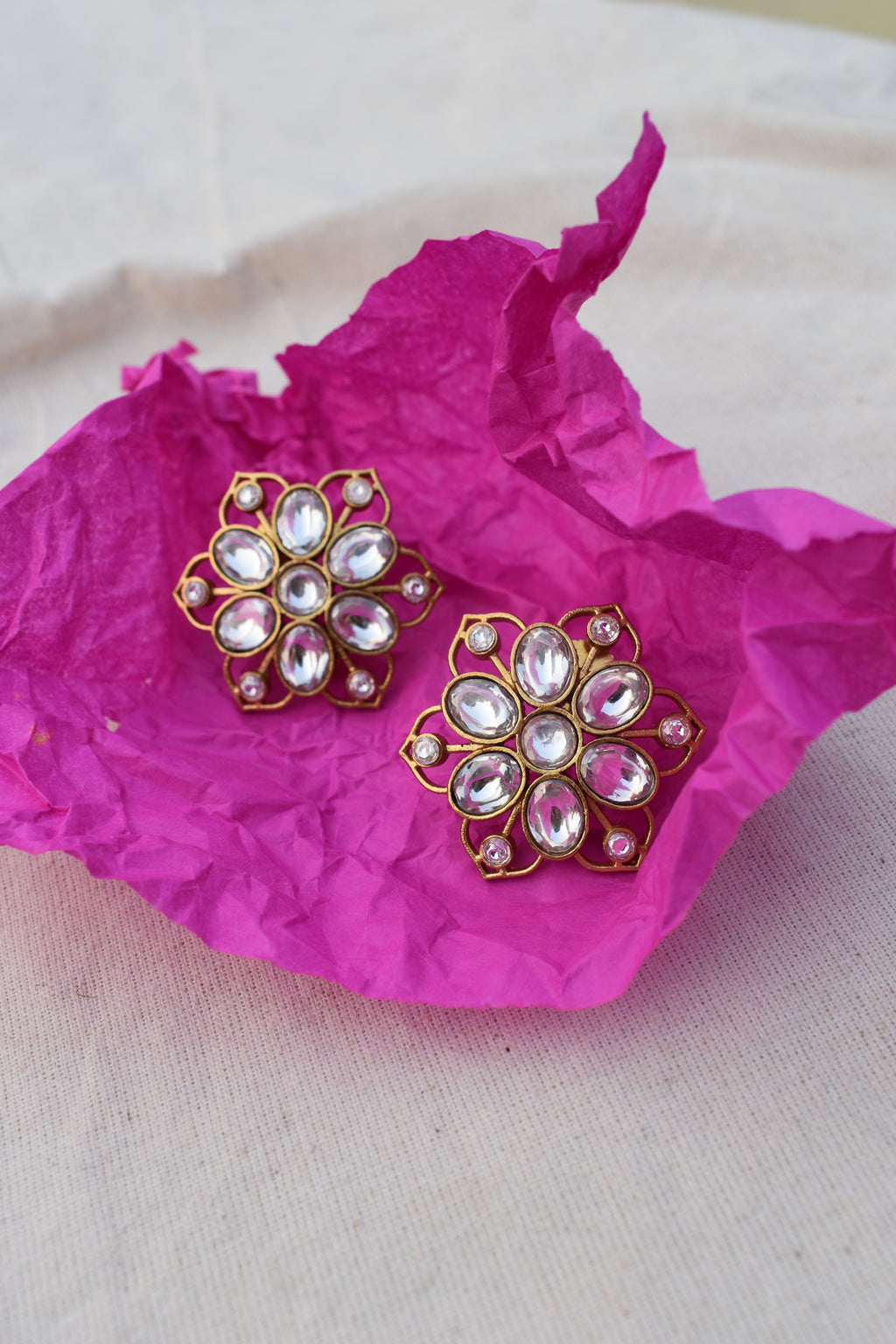 Aina Studs