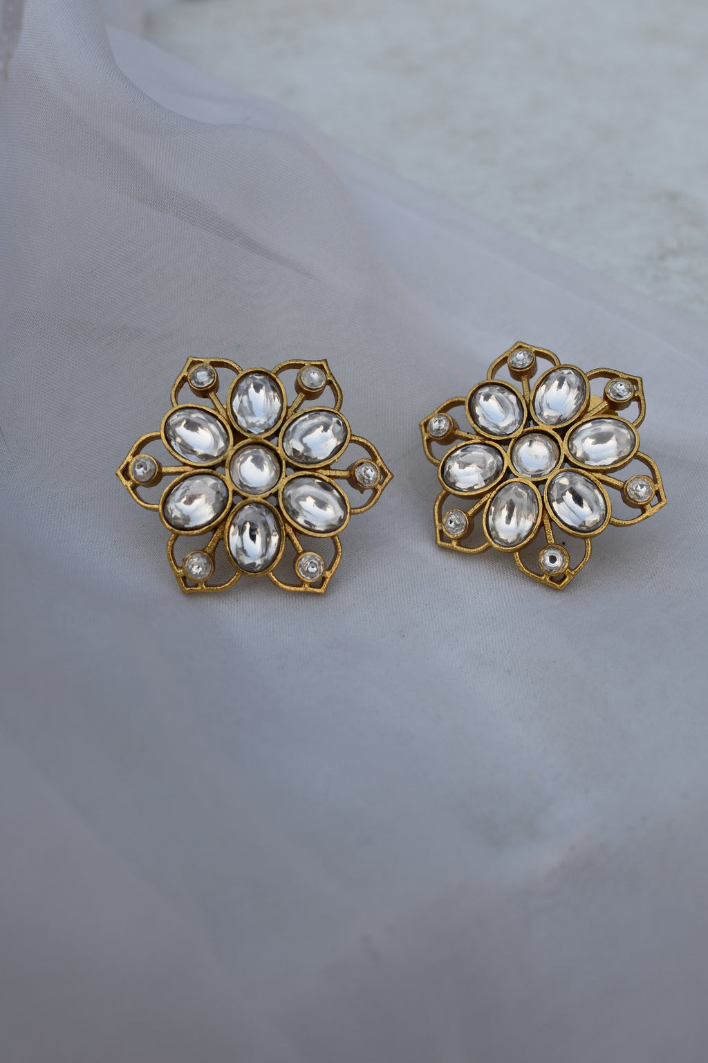 Aina Studs